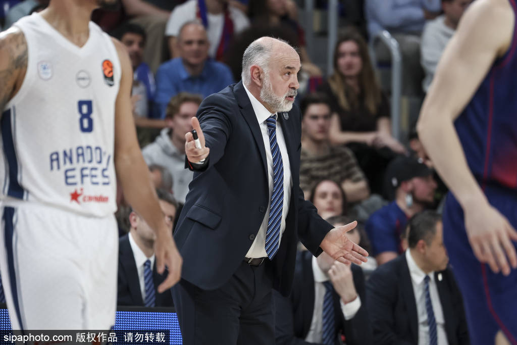 詹姆斯最后机会说服巴萨