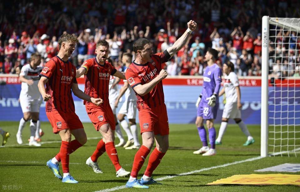 随着圣保利0-2，拜仁4-3，勒沃库森2-1，德甲最新积分榜出炉